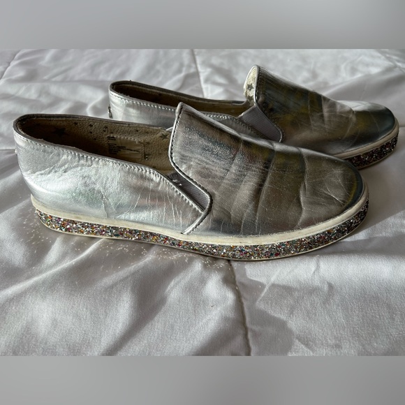 Women’s/Junior Girls Silver with Glitter Trim Steve Madden Slide on sneakers - Picture 1 of 5